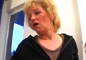 Blond-haired MILF lady exposing her wet slit