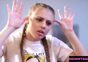 Beautiful hottie is eating a wide-opened wet vagina